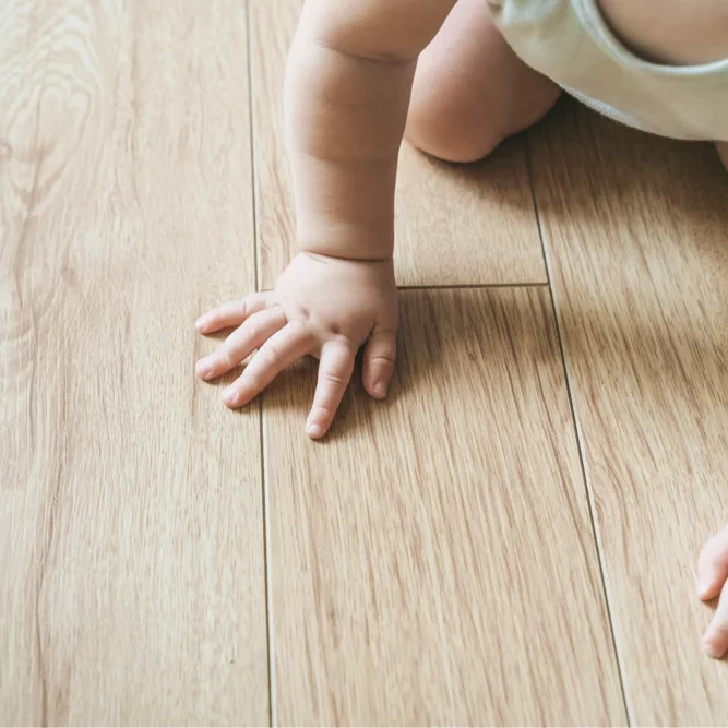laminate-flooring-care-baby-crawl Baby crawls on laminate floor | Best Buy Interior Finishes